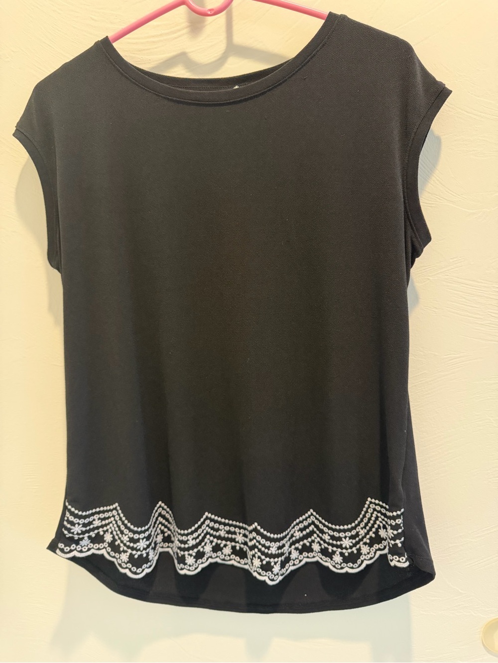 Elle Black Short Sleeve Tee with White Scallop Embroidery